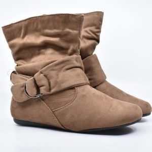 🥰NEW Beige Boot Size 5.5